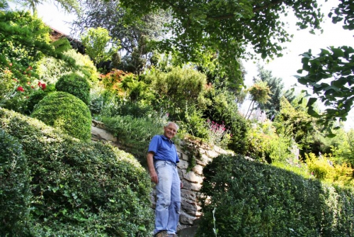 Lastnik vrta je ponosen na delo, ki sta ga z ženo opravila v zadnjih desetletjih.